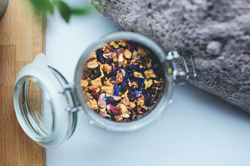 睡前喝什么样的茶可以帮助你睡得更好？