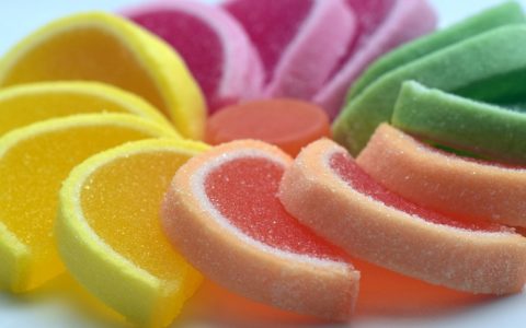 燃烧多少卡路里才能减掉100克体重？