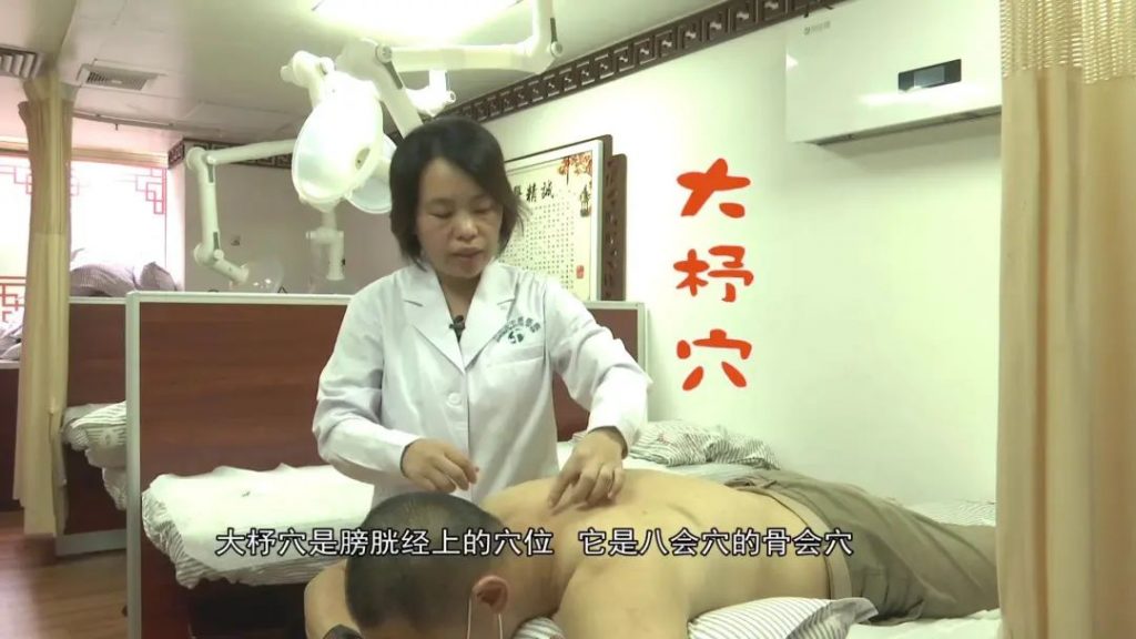 骨质疏松引起腰背酸痛？营养补骨汤＋按摩，补肝肾强筋骨！
