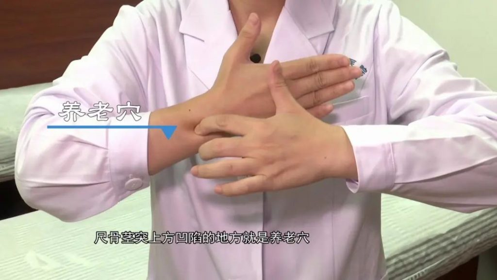骨质疏松引起腰背酸痛？营养补骨汤＋按摩，补肝肾强筋骨！
