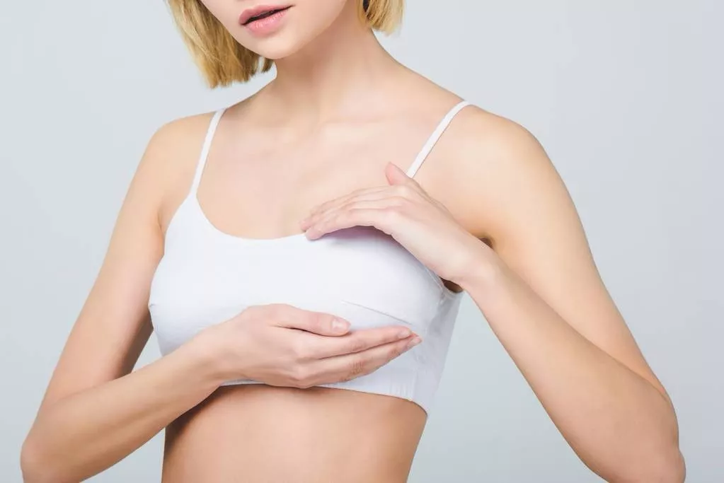 胸部摸到肿块，是乳腺增生还是乳腺癌？