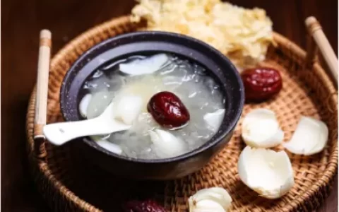 秋天皮肤干干，试试这三份养颜药膳汤！