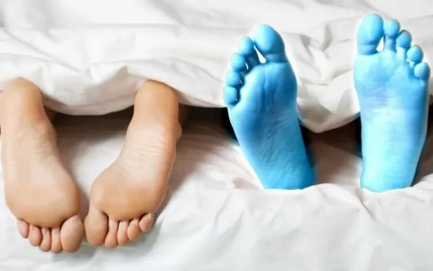 冬季如何进行足部护理？