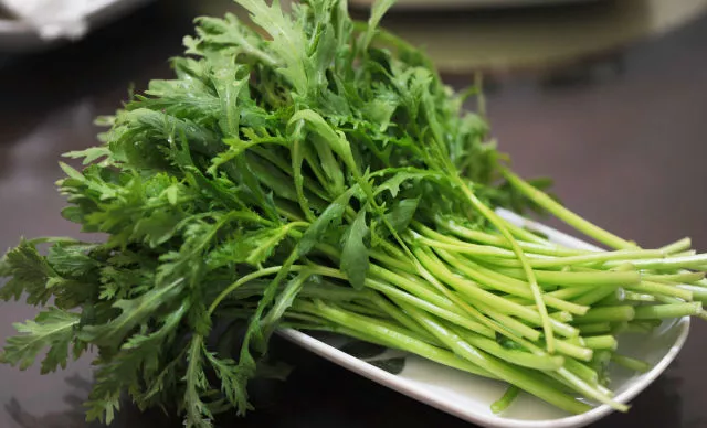 茼蒿调肝养脾，早餐吃茼蒿，更好！