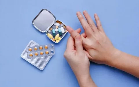 手指关节痛的原因有哪些？如何缓解手指关节痛？