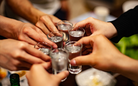 喝酒后，身体出现这5个症状，建议尽早戒酒