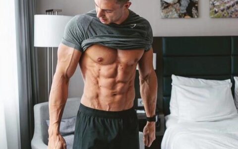 卷腹和平板支撑哪个更能练出腹肌？