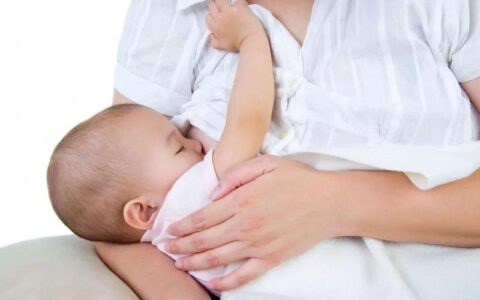 6个月后母乳就没营养了？来大姨妈不能哺乳？