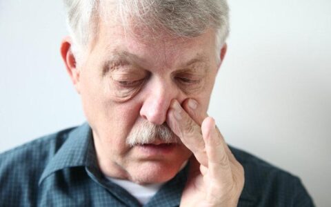 男人的鼻毛总窜出来，是什么原因？