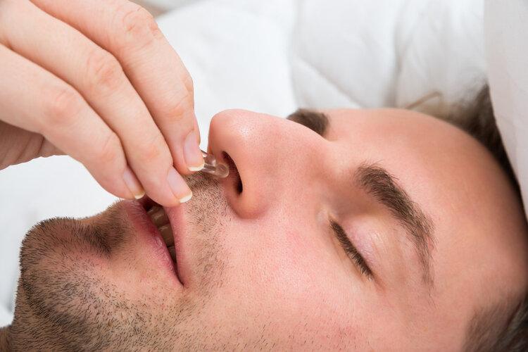 鼻毛往外窜的男人，有啥不一样？鼻毛变白代表什么？