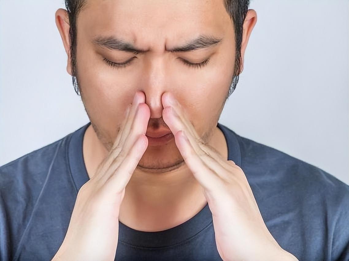 乱拔鼻毛会有哪些危害？(如何正确处理过长的鼻毛？)